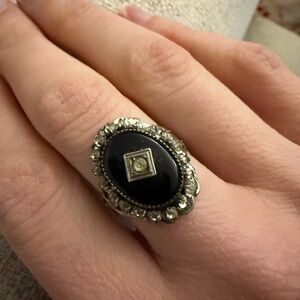 Size 6.5 Elegant vintage Black and Silver Women's Ring